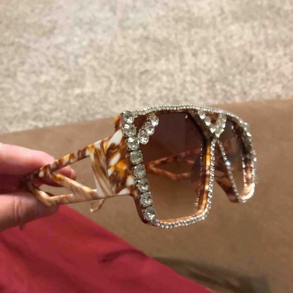 RHINESTONES MARBLE WOMENS SUNGLASSES - Picture 2 of 5